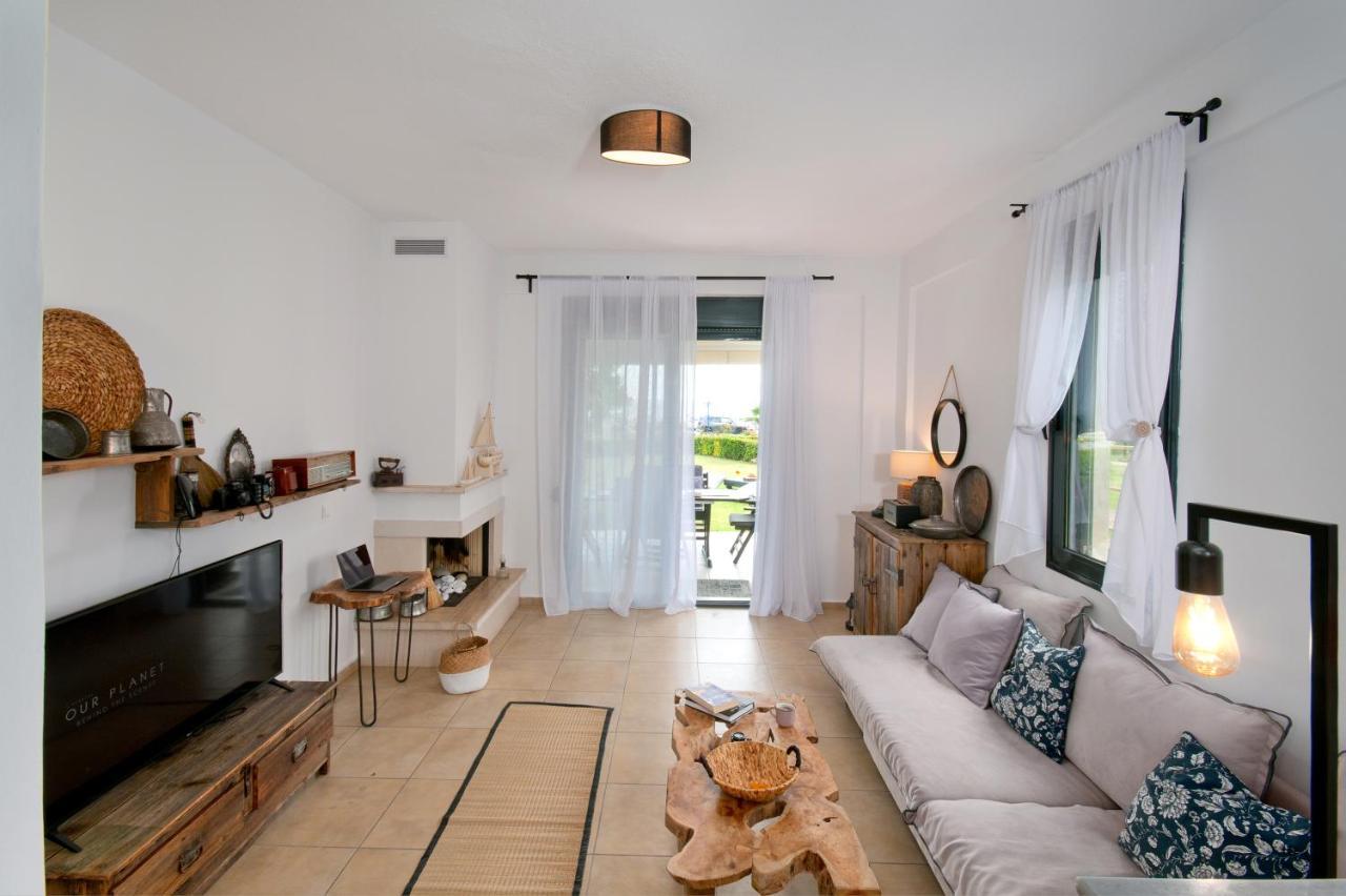 Seathon Seafront Beach Villa In Kalamitsi Екстериор снимка